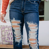 Lisse Mid Rise Ripped Straight Fit Jeans