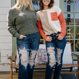 Lisse Mid Rise Ripped Straight Fit Jeans