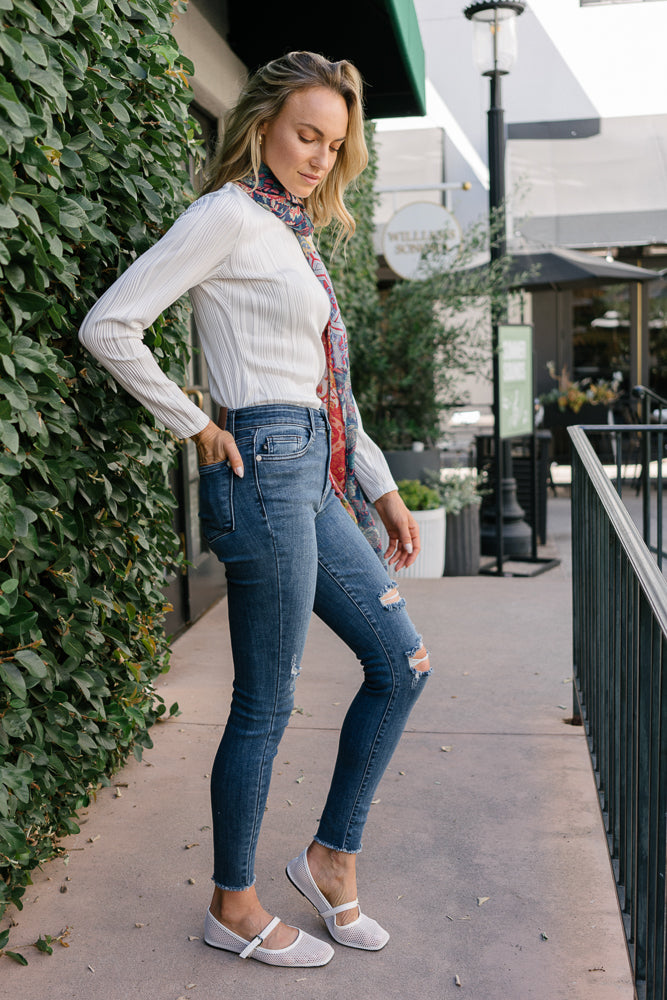 Shirt And Skinny Jeans Outfit Jeans Outfit Summer Outfits For