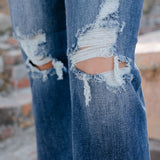Maddie High Rise 90's Distressed Knee Straight Fit