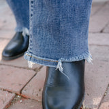Maddie High Rise 90's Distressed Knee Straight Fit