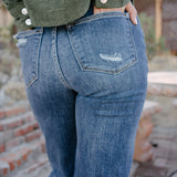 Maddie High Rise 90's Distressed Knee Straight Fit