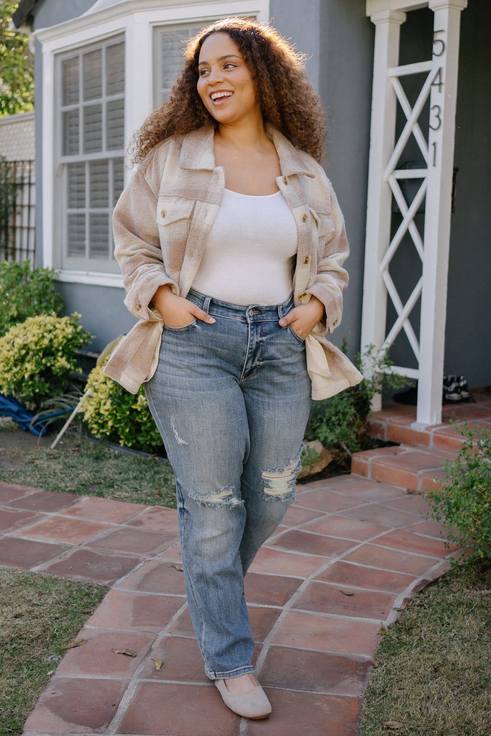 Kaylee High Waist Distressed Dad Jeans PLUS – Judy Blue