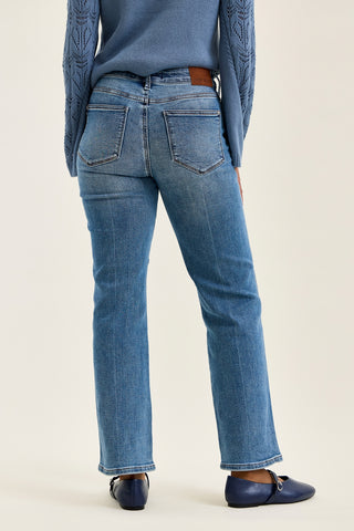 Lara Slim Straight Rigid Magic