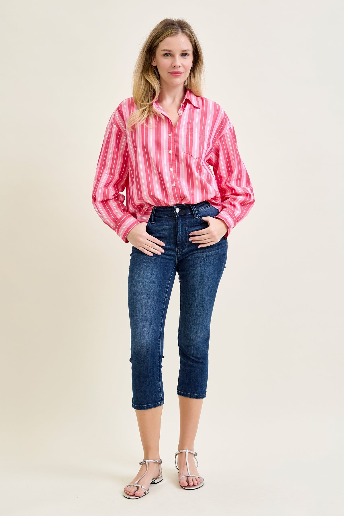 Judy Blue Jeans Melanie Sleek & Chic Side-Slit Capris 5(27) Judy Blue Jeans Melanie Sleek & Chic Side-Slit Capris 5(27)