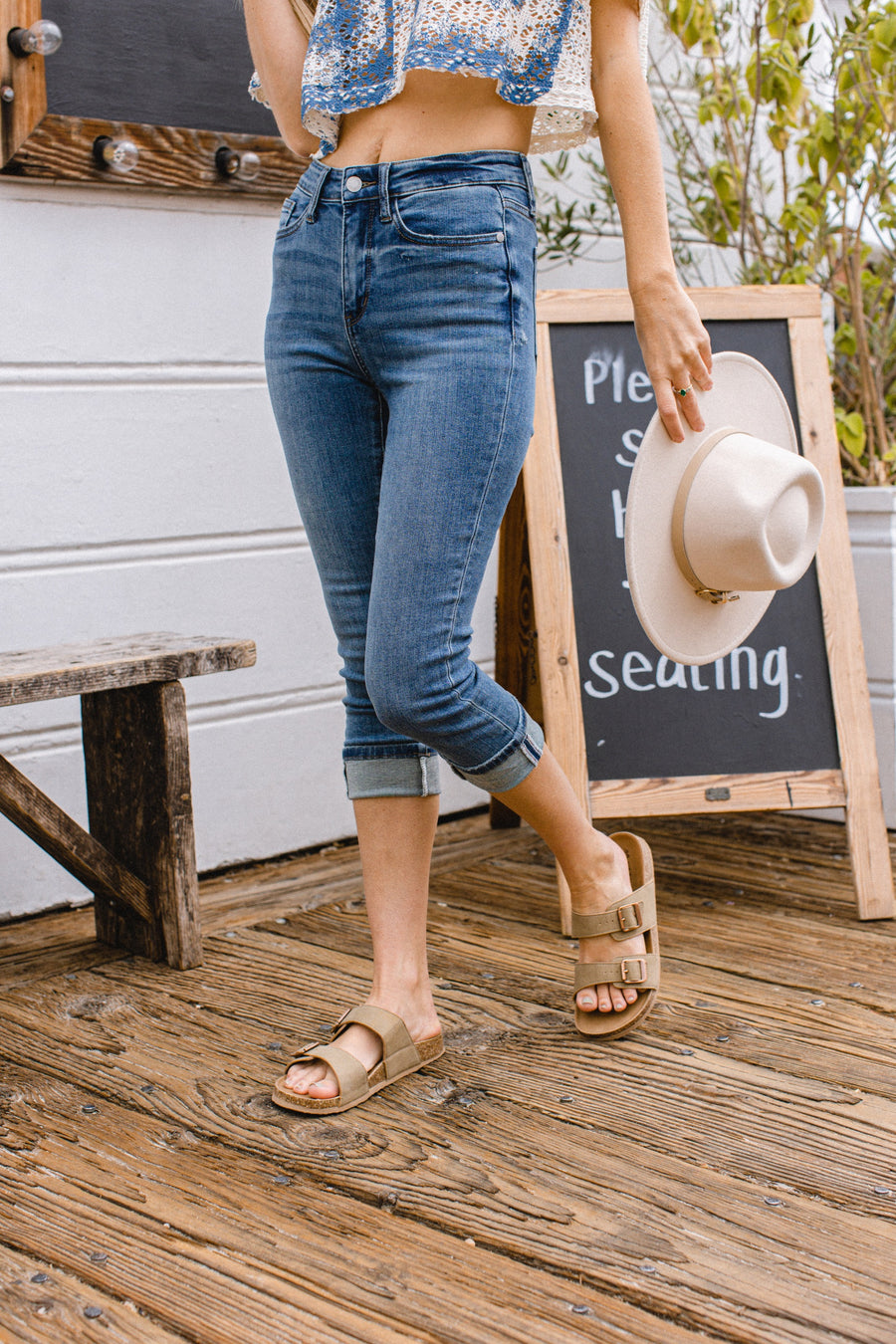 Aliana Midrise Cuffed Capri