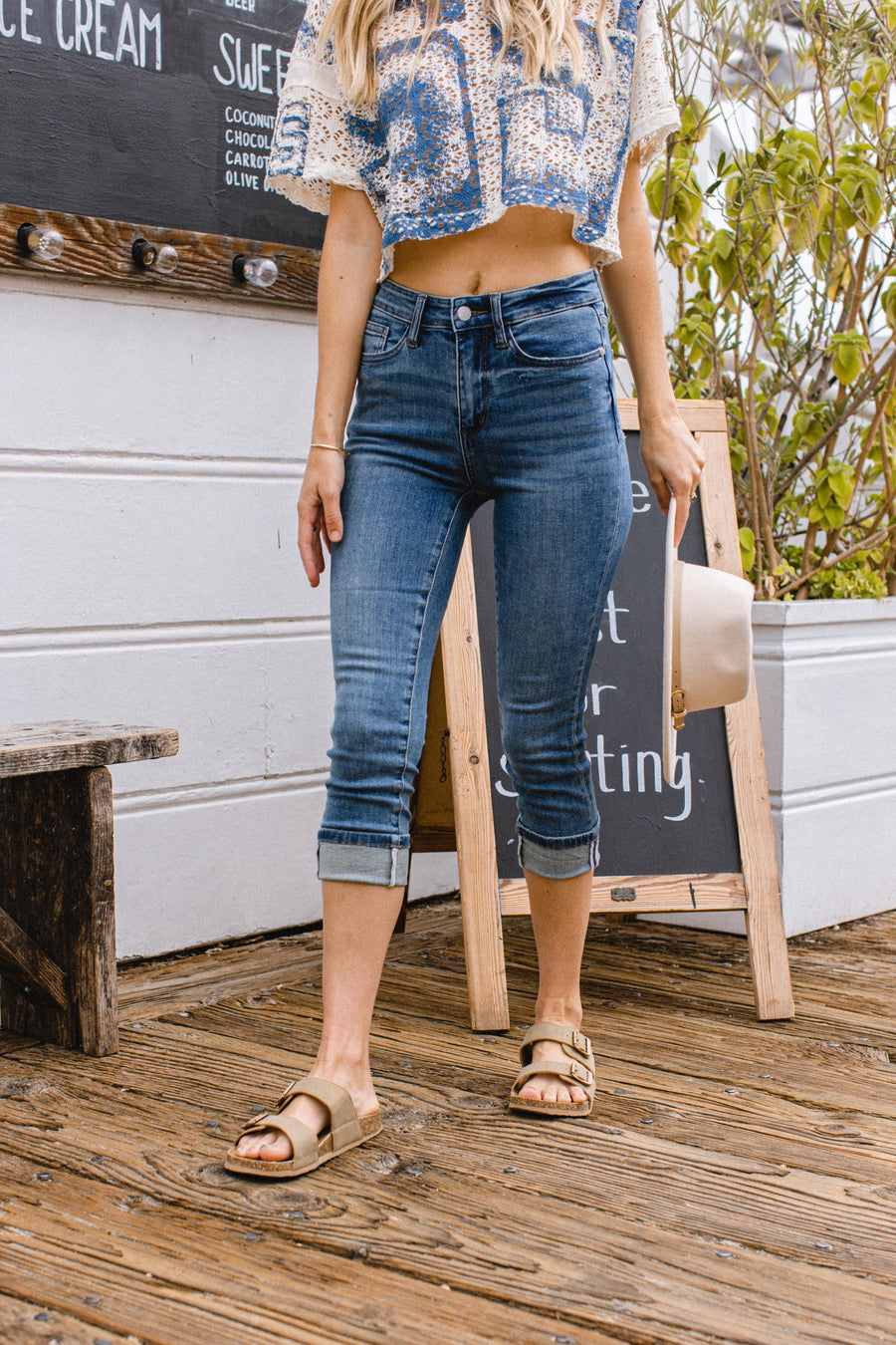 Aliana Midrise Cuffed Capri